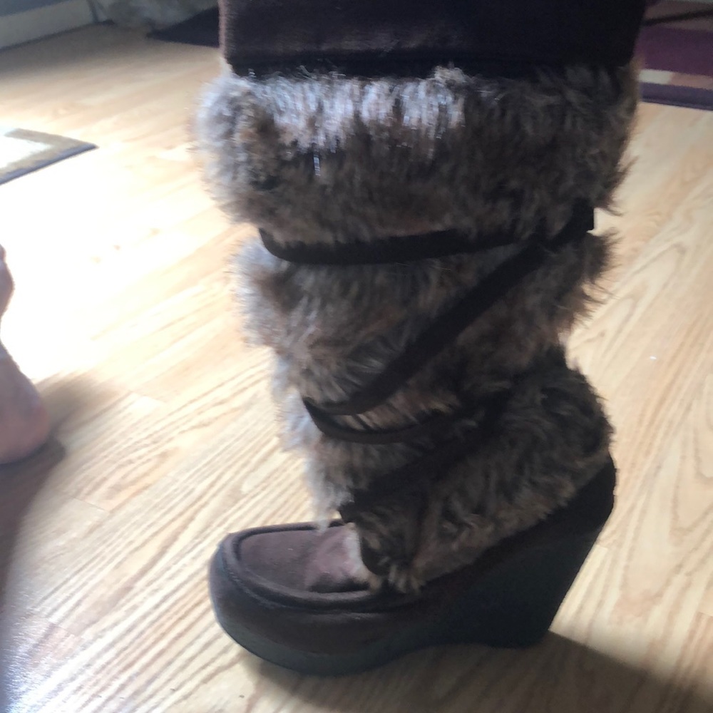 Boots - Picture 3 of 3